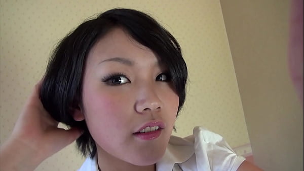 La carina J-Teen Sari si fa usare la figa pelosa dal patrigno